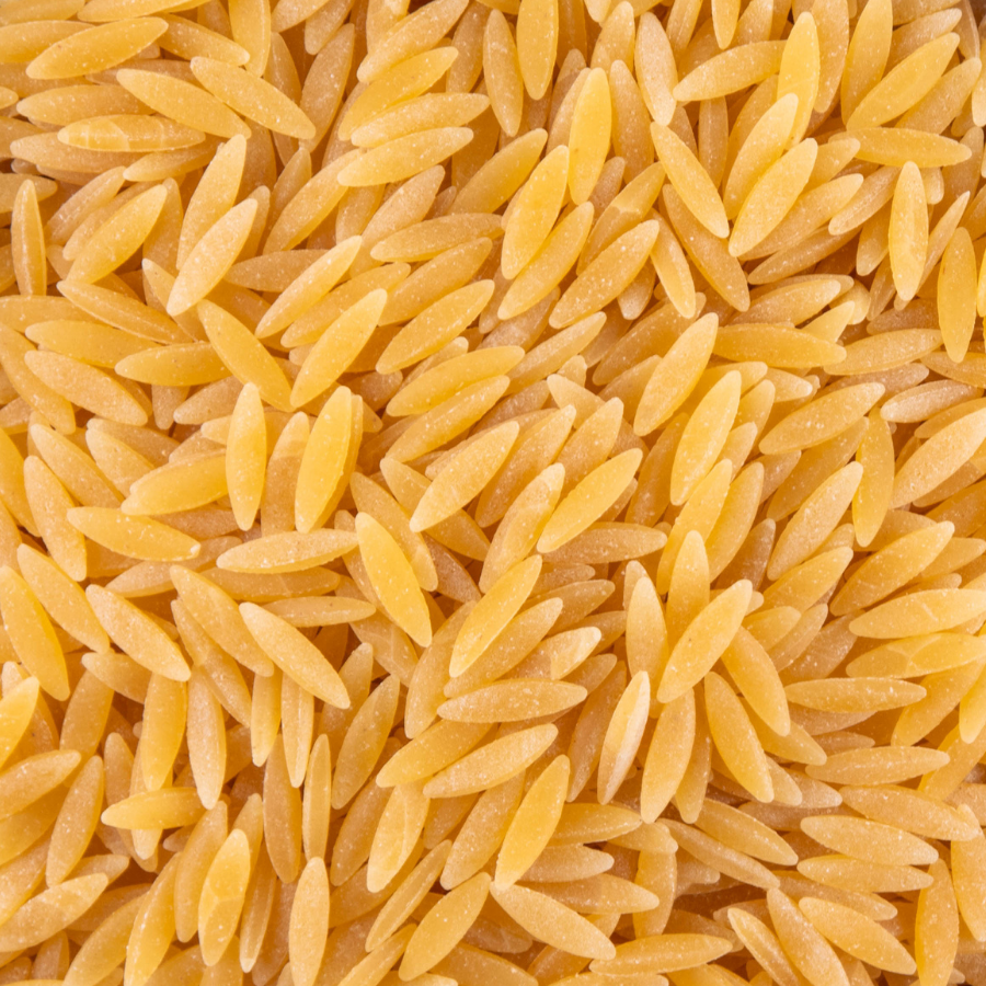 Close-up of uncooked orzo pasta